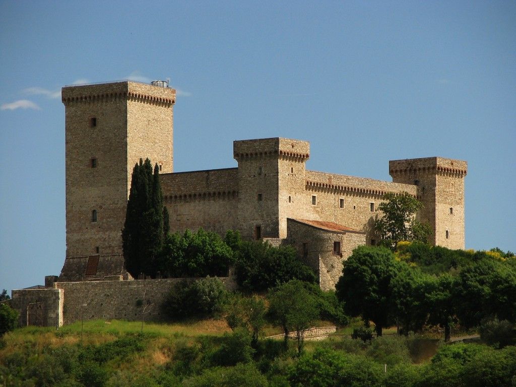 A Narni, vicinissimo a Terni, si erge la Rocca Albornoz, un sogno ad occhi aperti.