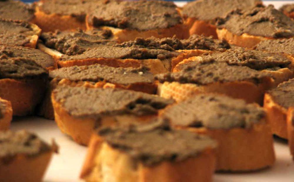 Bruschette alla Norcina, una ricetta semplice, da leccarsi i baffi.