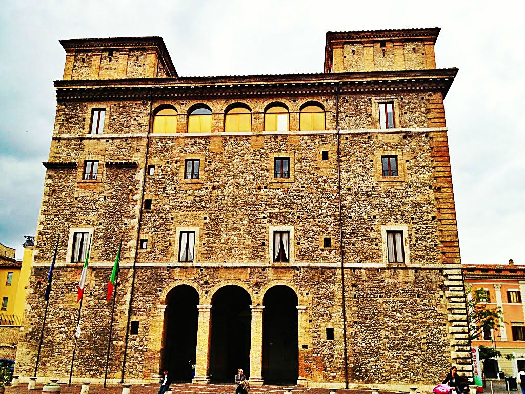 Il Comune di Terni, Palazzo Spada, una piccola Rocca al centro della città.
